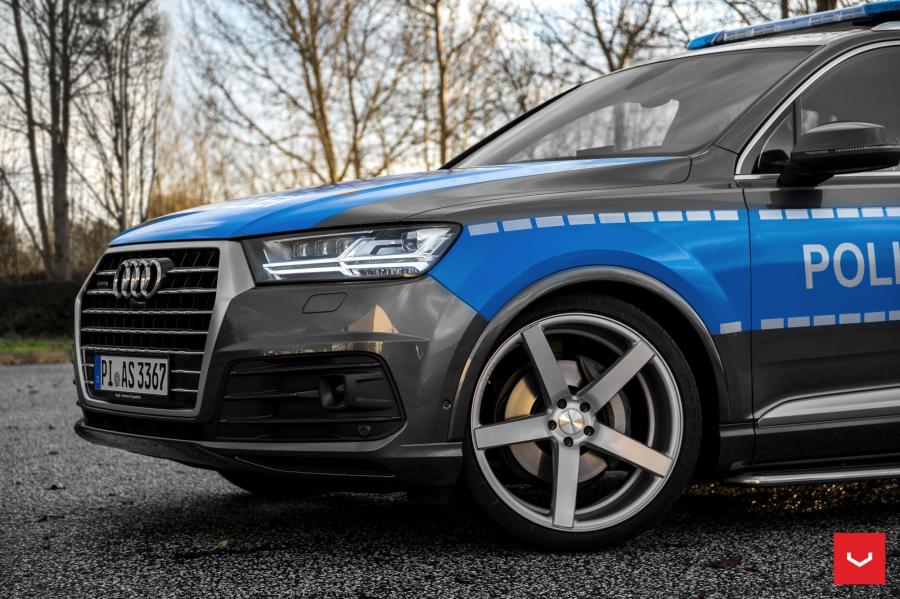 Детали экстерьера Audi Q7 Police on Vossen Wheels (CV3R) (4M) 2017 года  (фото 8 из 18)